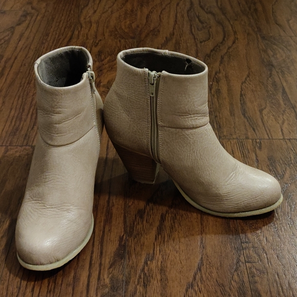 ❌SOLD❌ Cream/pink Ankle boots/booties - Picture 3 of 5